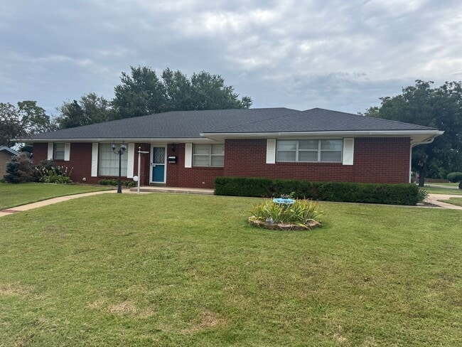 Primary Photo - 2703 Shirley Dr