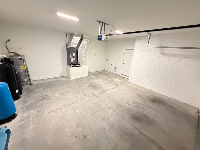 Building Photo - Beautiful 3 Bedroom, 2 Bathroom Home in Palm Bay!!