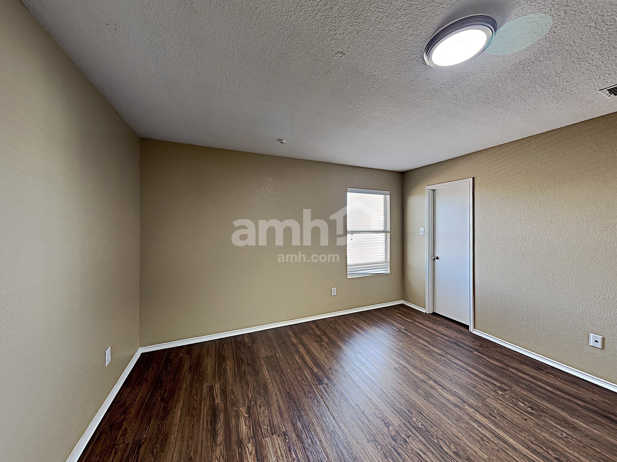 Building Photo - 8505 Hawkview Dr