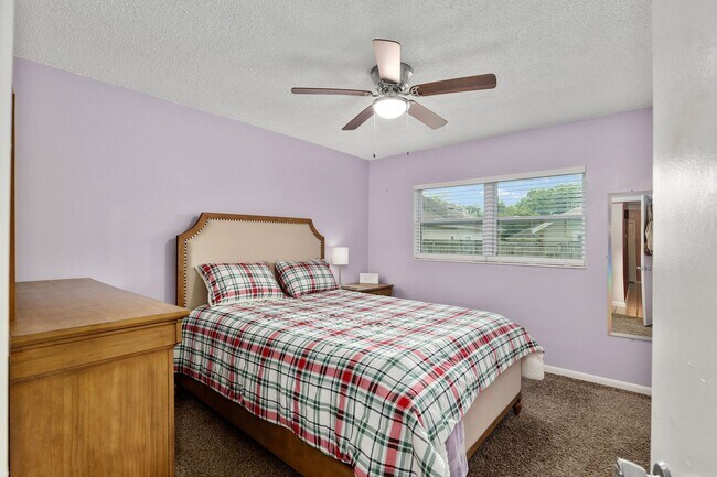 Building Photo - Beautiful 4/3 home With Attached Mother In...