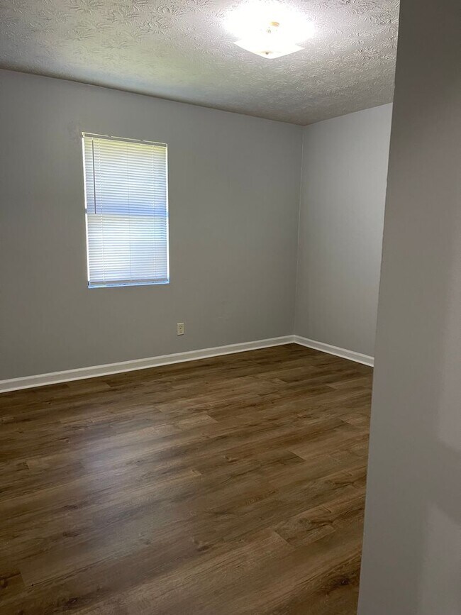 Building Photo - 2 Bedroom/ 1.5 Bathroom Duplex on Old Epps Bridge Rd!  Available early June!