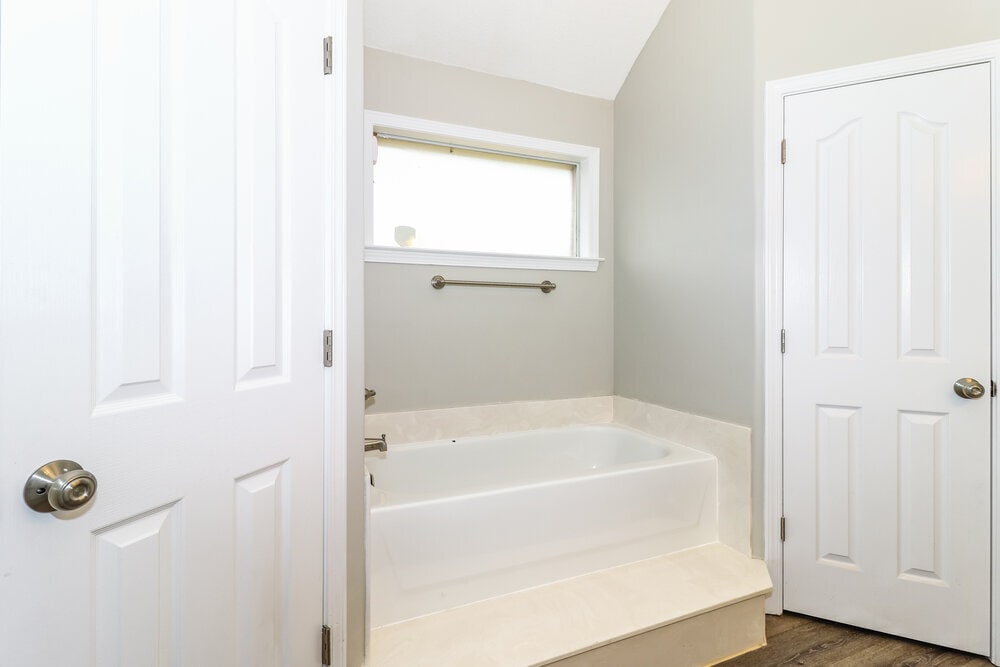 Building Photo - 3915 Woodland Dr