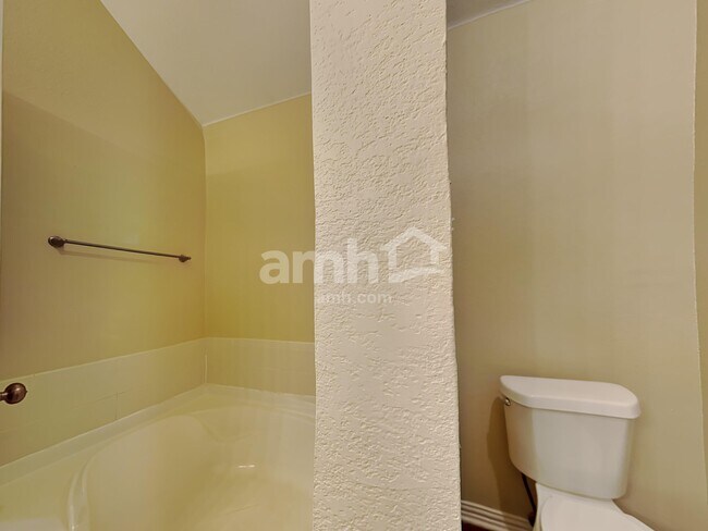 Building Photo - 213 Rawhide St