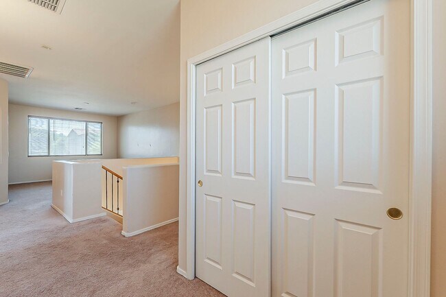 Building Photo - Pet-Friendly 4 Bedroom Rental in Tucson wi...