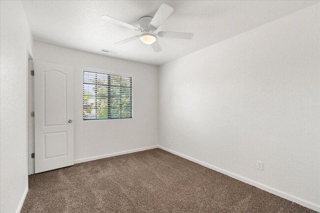 Building Photo - 3795 N Navajo Dr
