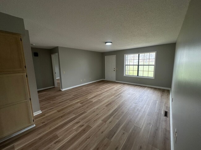 Building Photo - 1007 Northwood Dr