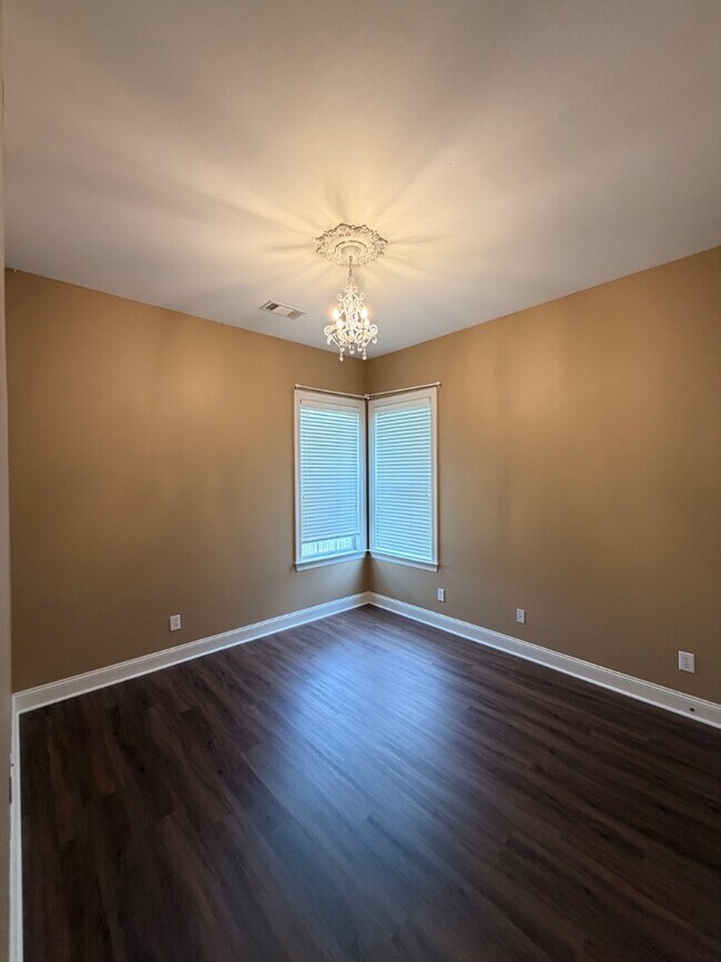 Building Photo - 9342 Wrens Way