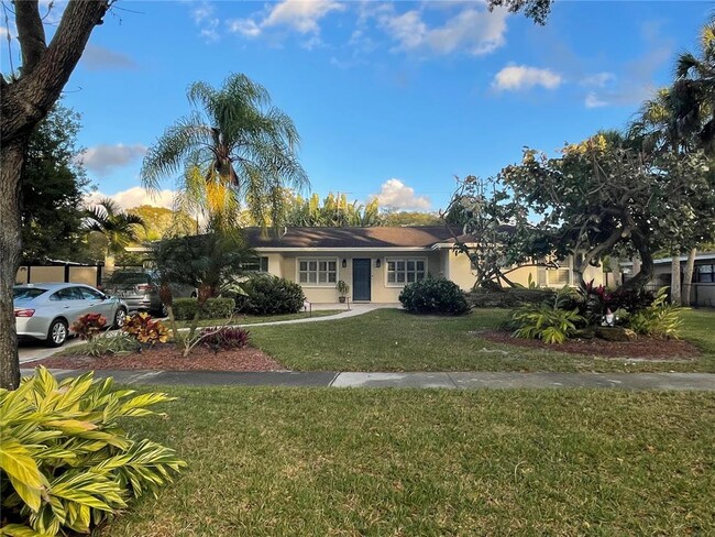 Building Photo - 5020 Brywill Cir