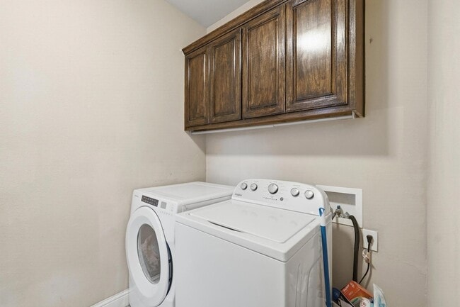 Building Photo - 4610 Sierra Sunset