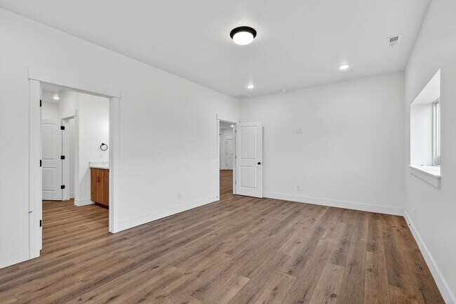 Building Photo - JR119L