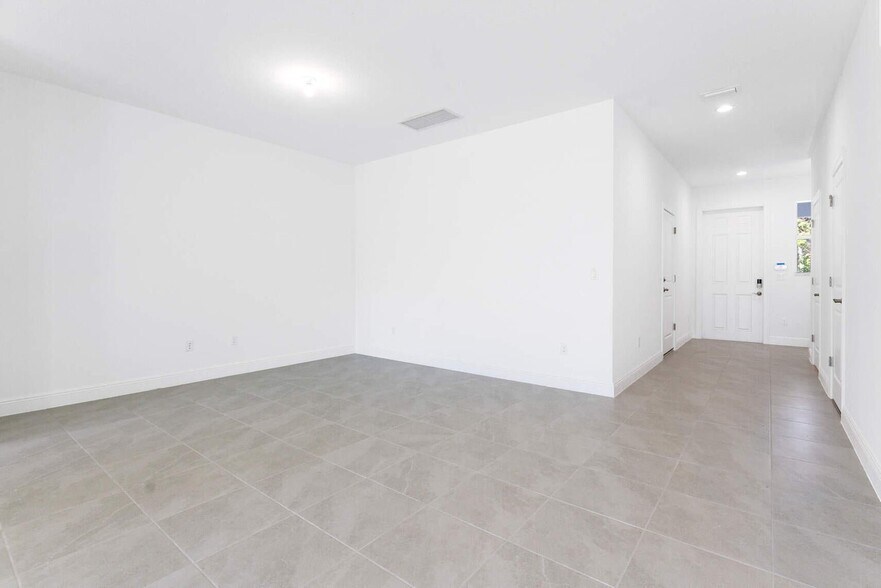 Building Photo - 552 Sanderling Cir