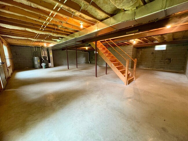 Building Photo - 3 Bedroom 2.5 Bathroom Home Available in Elizabethtown!