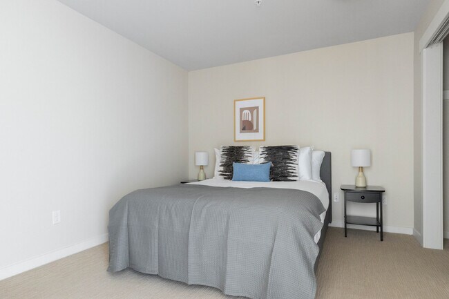 Building Photo - 215 10th Ave E