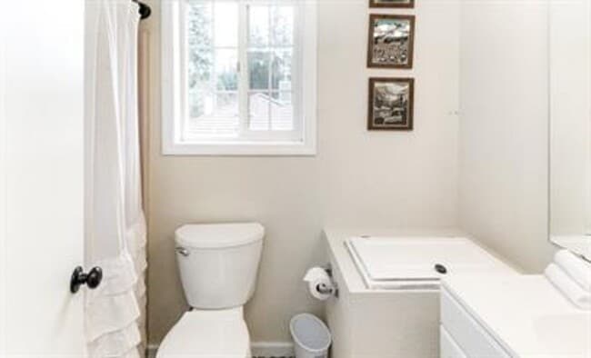 Building Photo - Beautiful 3 bd home close to the fairgroun...