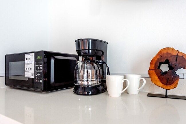 Building Photo - 408 NW 13th Ave