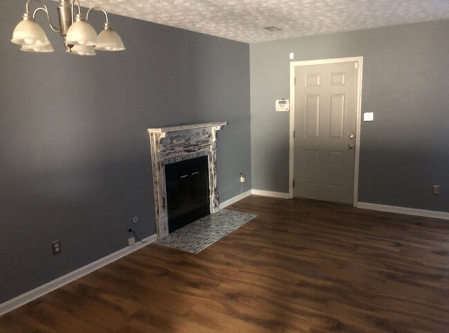 Building Photo - 2BR/ 1.5BA Townhouse in Bearden w/ 1 car garage