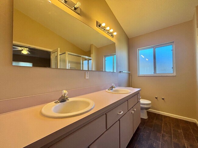 Building Photo - Ocala Palms - Welcome Home - In a age restricted 55+, golf course community