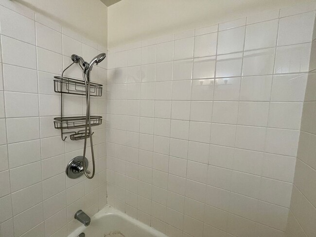 Building Photo - MANF01