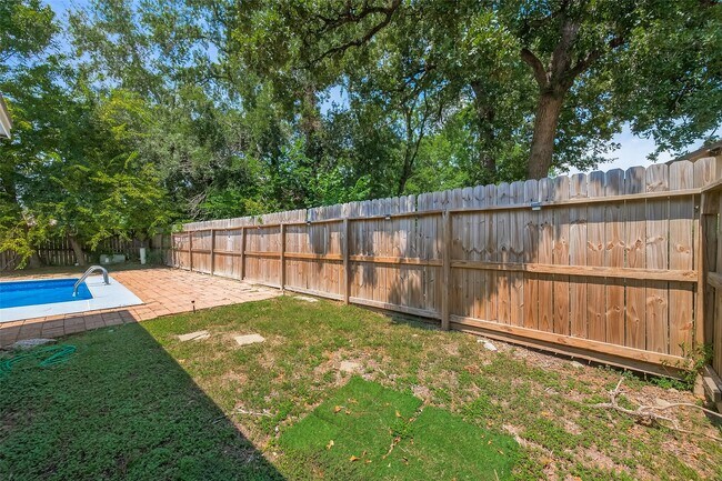 Building Photo - 5310 Holly View Dr