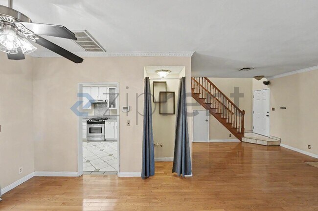 Building Photo - 6801 Mammoth Ave