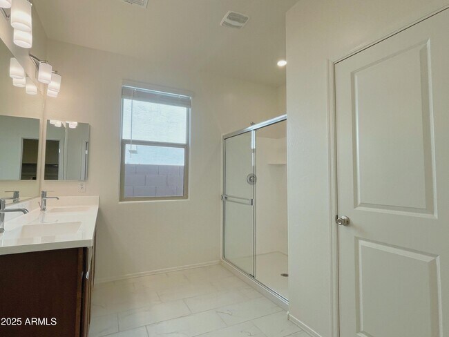 Building Photo - 21133 E Raven Dr