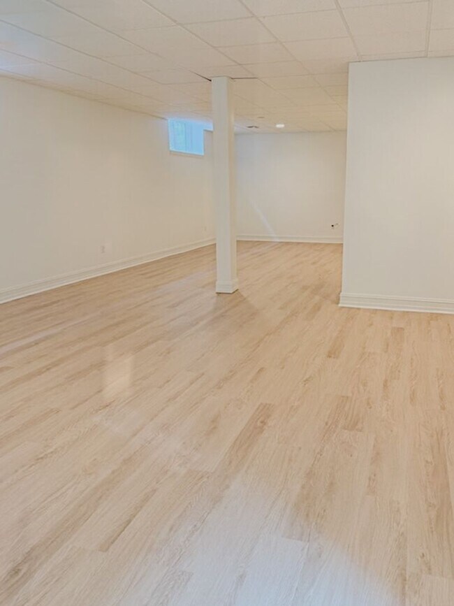Building Photo - Don't Miss Out!