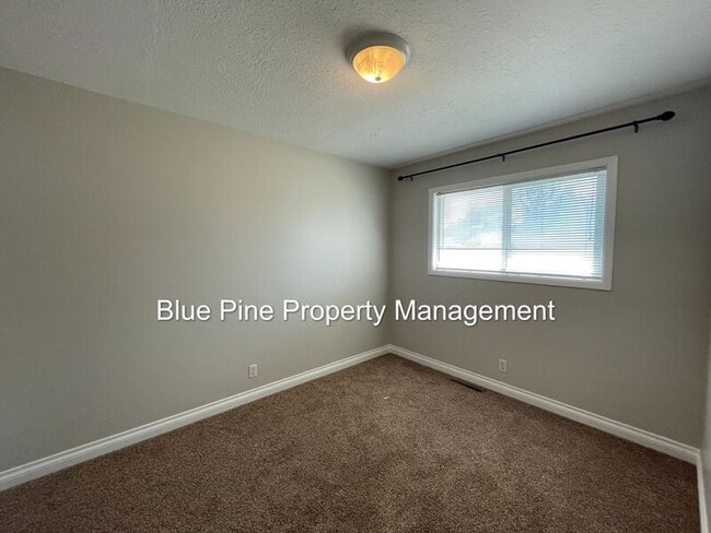 Building Photo - 740 Terrace Dr