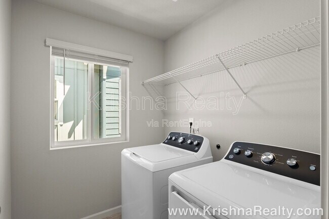 Building Photo - 3513 SE Salal Ln