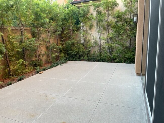 Building Photo - Newer home In Los Olivos