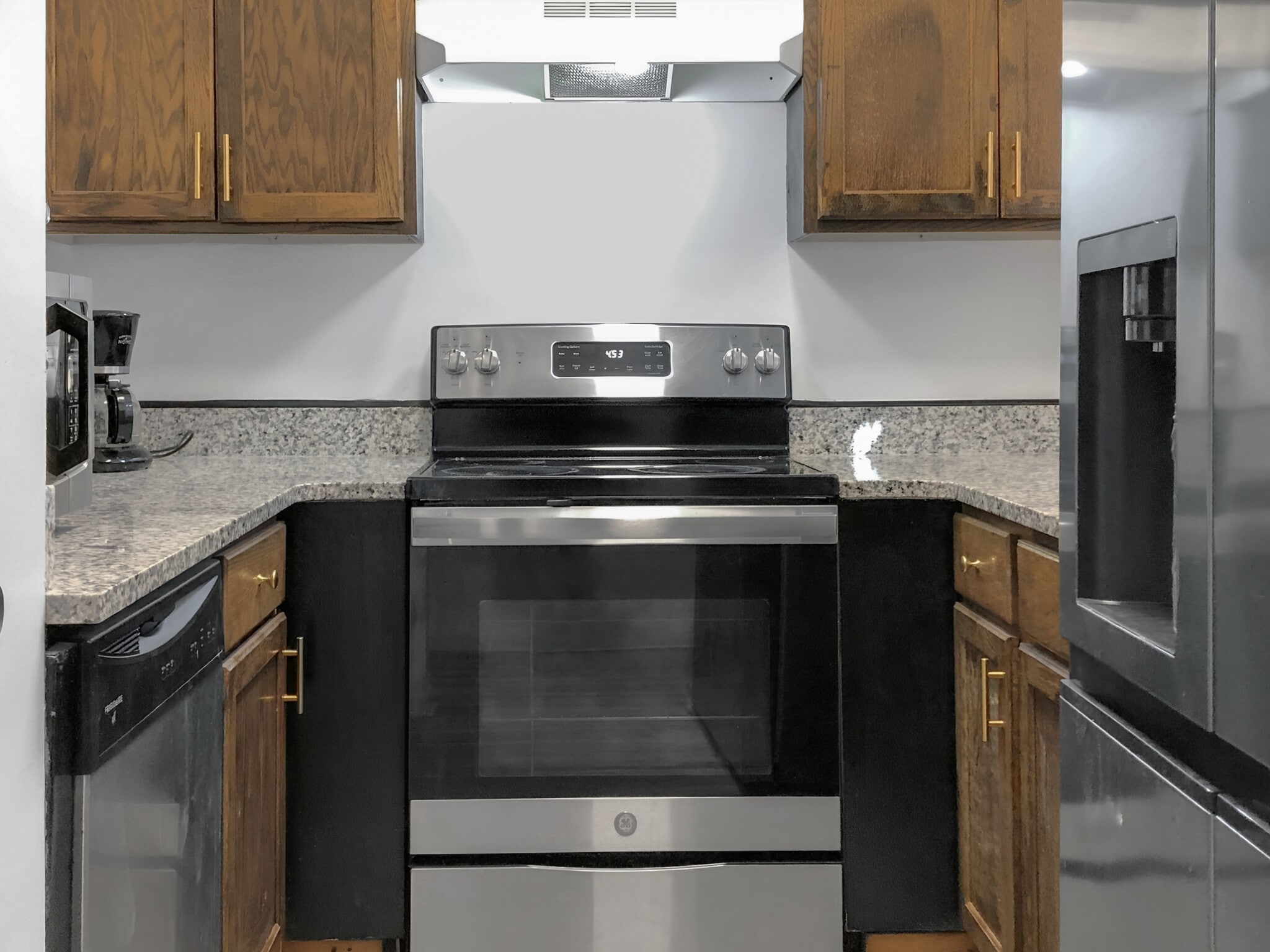 Modern kitchen - 4220 Wilshire Blvd