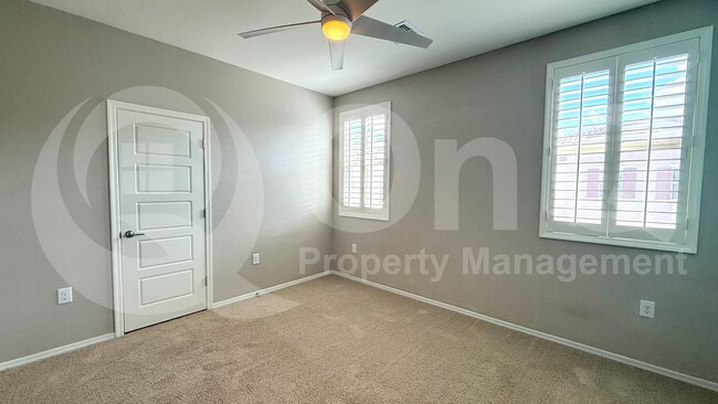 Building Photo - 2664 S Peppertree Dr