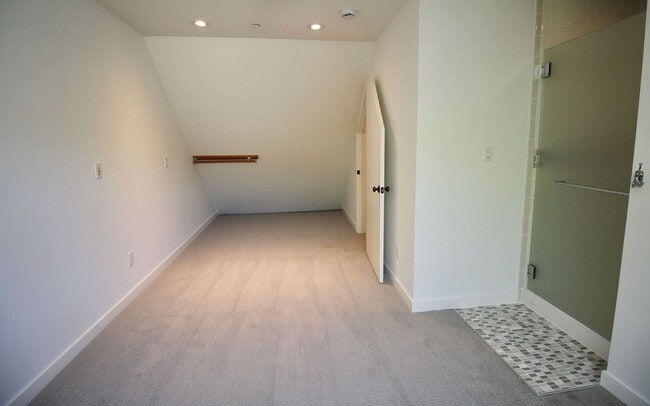 Building Photo - 2020 Fifth Ave