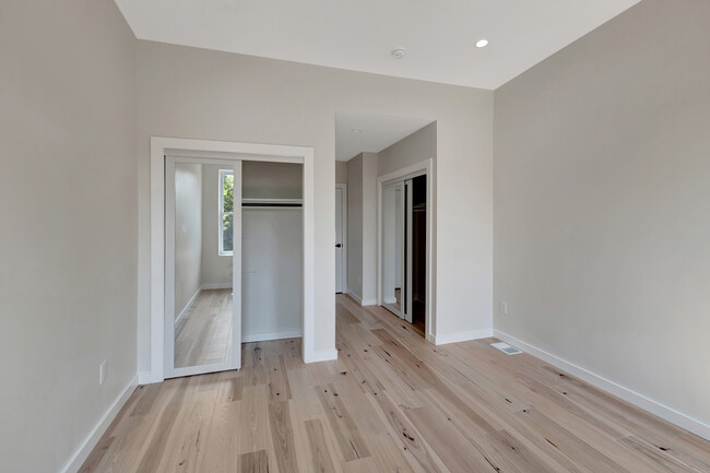 Building Photo - 134 N Linwood Ave