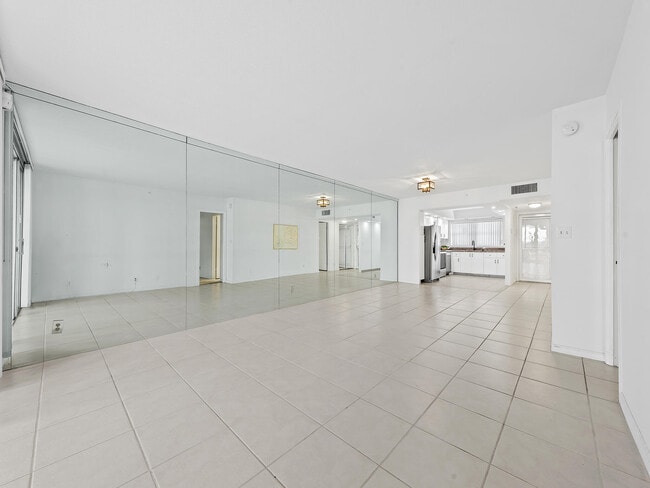 Building Photo - 3300 S Ocean Blvd