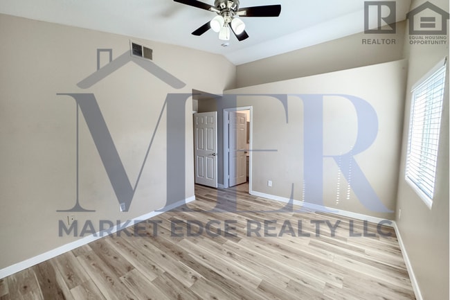 Building Photo - 3Bed/2Bath Home at Broadway/16th St! Ready for Immediate Move-In!--NO HOA!