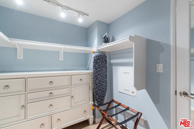 Building Photo - 4320 Tradewinds Dr