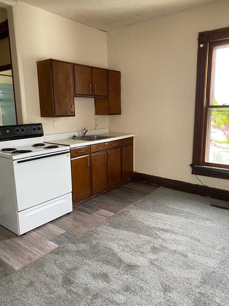 Building Photo - 310 S 6th St