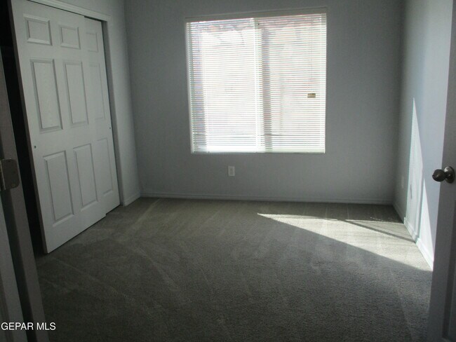 Building Photo - 612 Natasha Pl