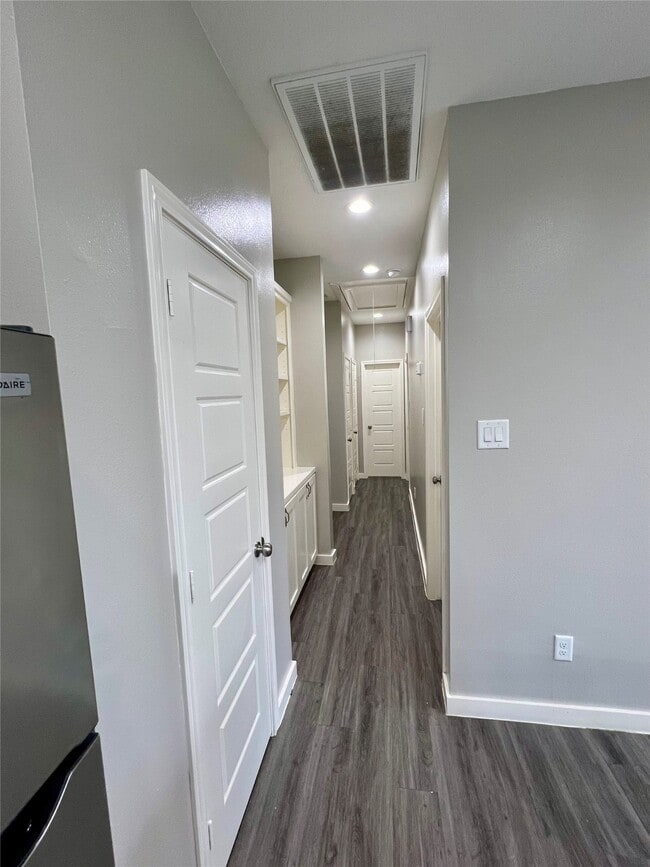 Building Photo - 9811 Leath St