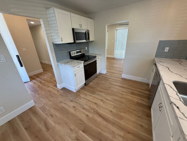 Building Photo - 5851 El Zuparko Dr