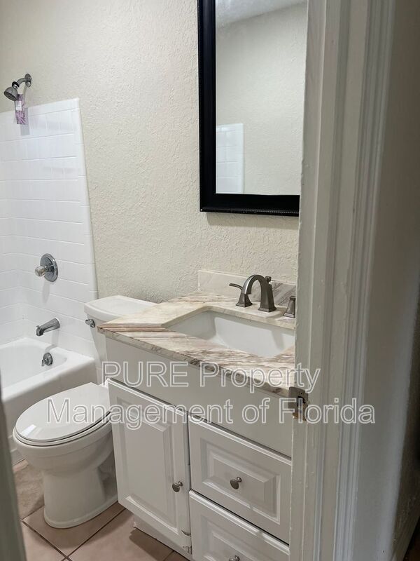 Building Photo - 2205 NE 14th Ave