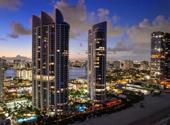 Building Photo - 18101 Collins Ave