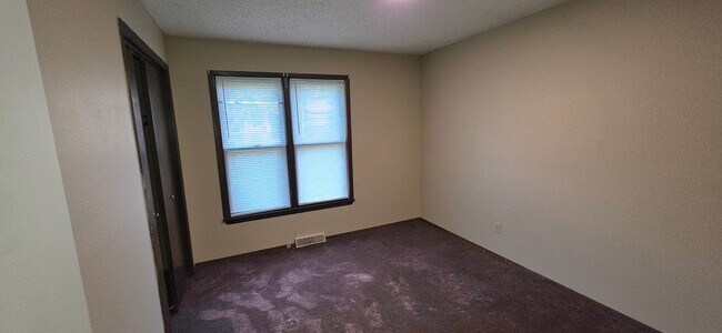 Building Photo - 2542 S Regina Ave