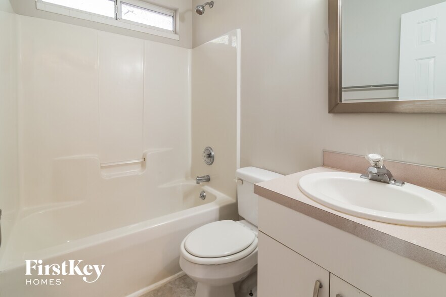 Building Photo - 7873 Sabalridge Dr