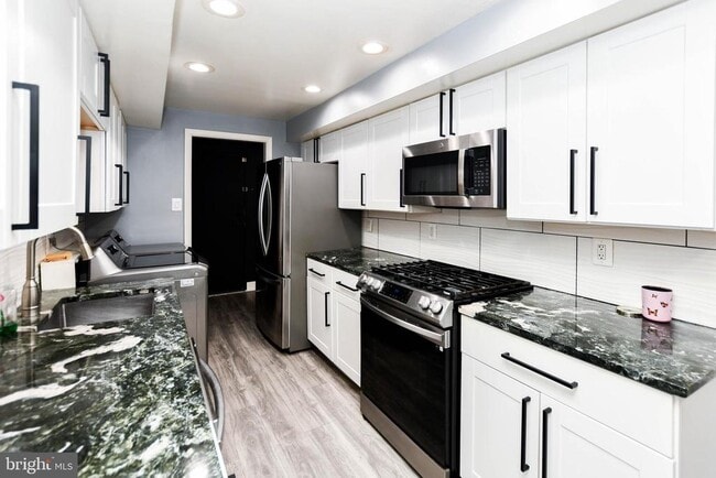 Building Photo - 10208 Prince Pl