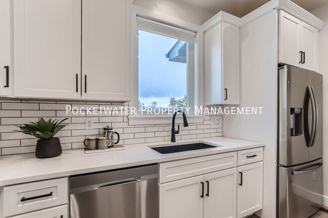 Building Photo - 1331 Baker St