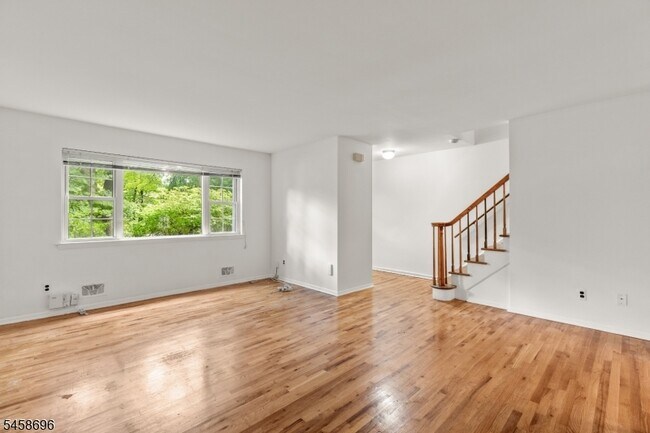Building Photo - 88 Poplar St