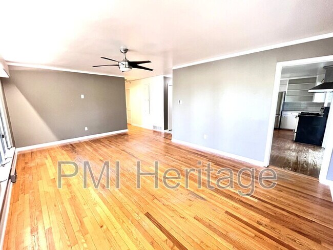 Building Photo - 1139 N Sunset Dr
