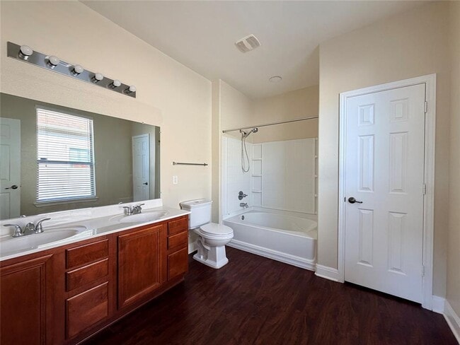 Building Photo - 1721 E Mesa Park Dr