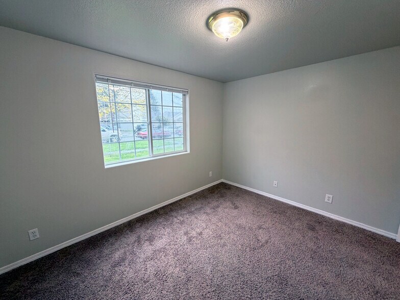 Building Photo - 1047 8th Ave